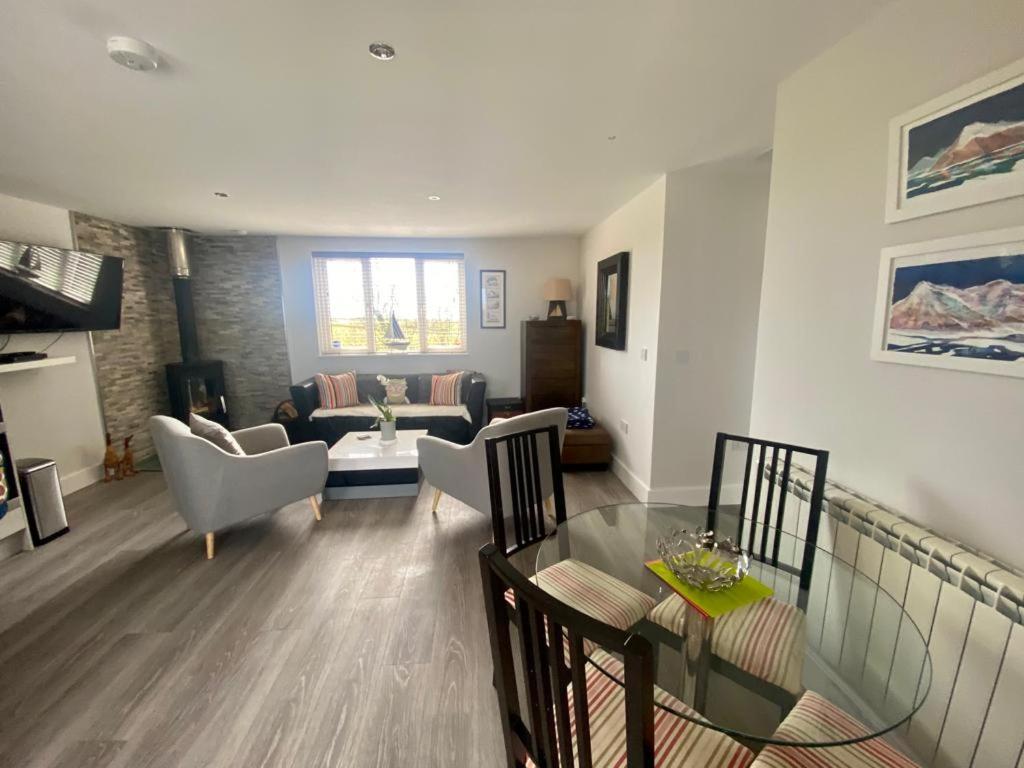 2 Bedroom Cottage Sleeps 4, With Pool Use, سنن المظهر الخارجي الصورة